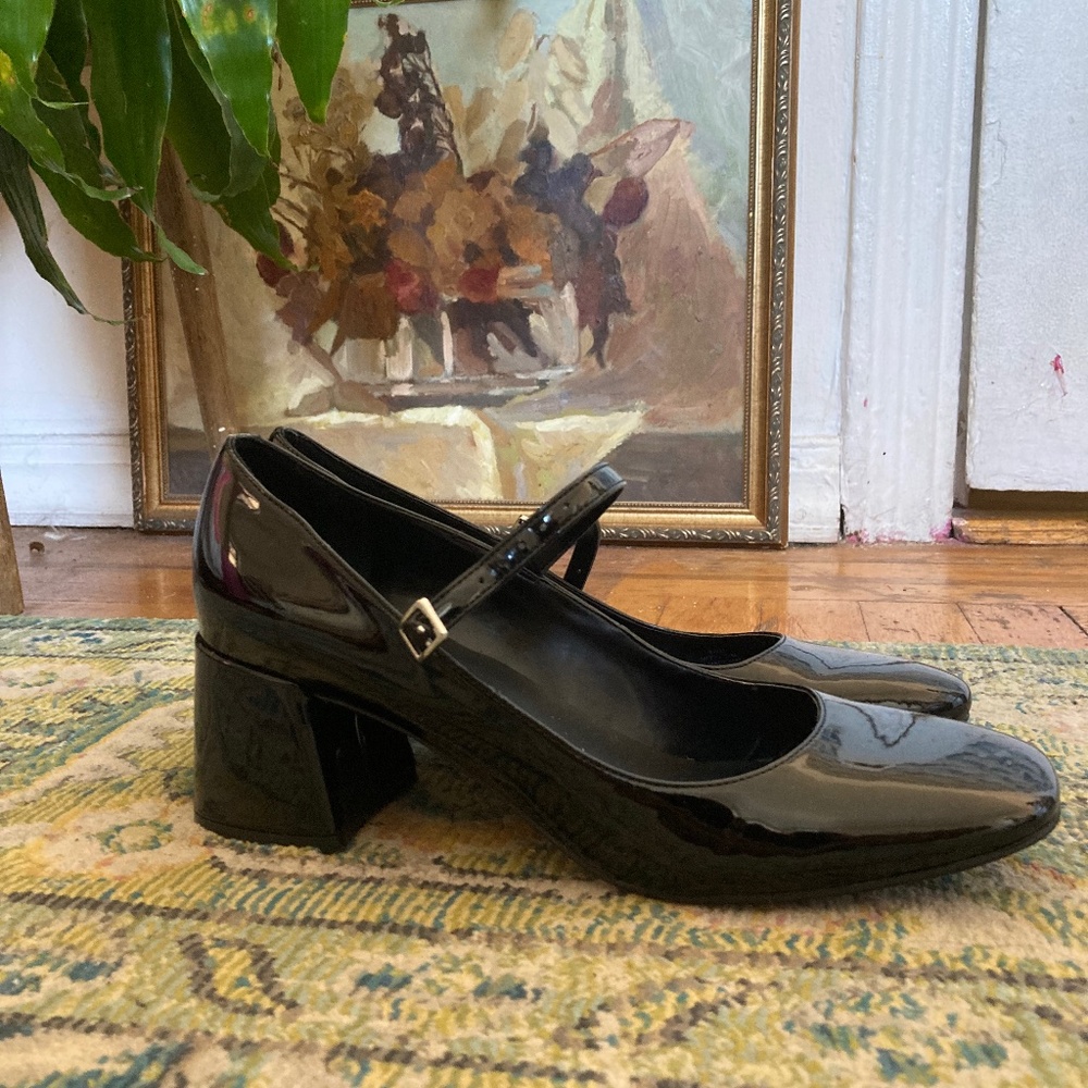Patent leather Mary Jane